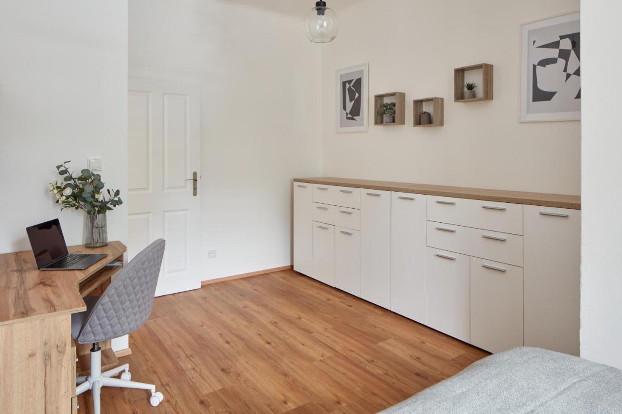 Apartment Days - Modern W Easy Access Prague