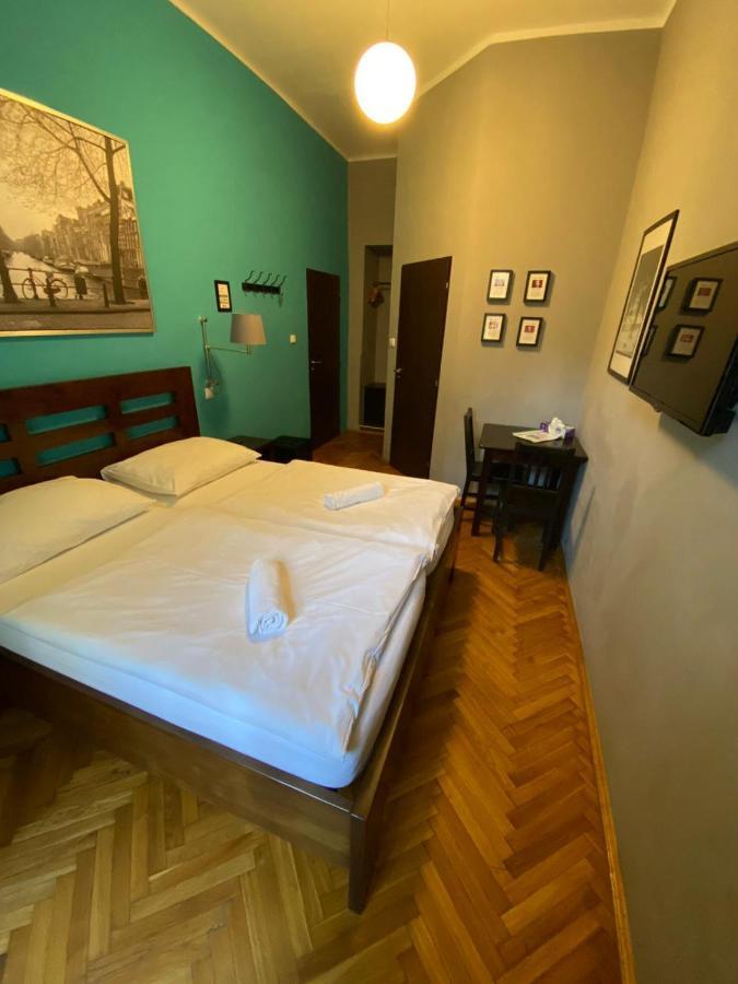 Central Station Studios 3*