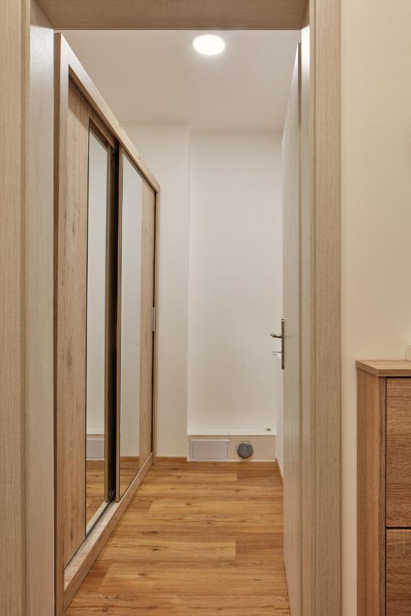 Days - Modern W Easy Access Apartment *