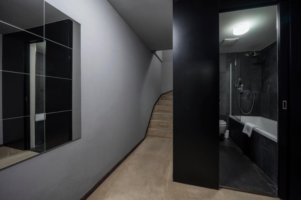 Hotel Noir