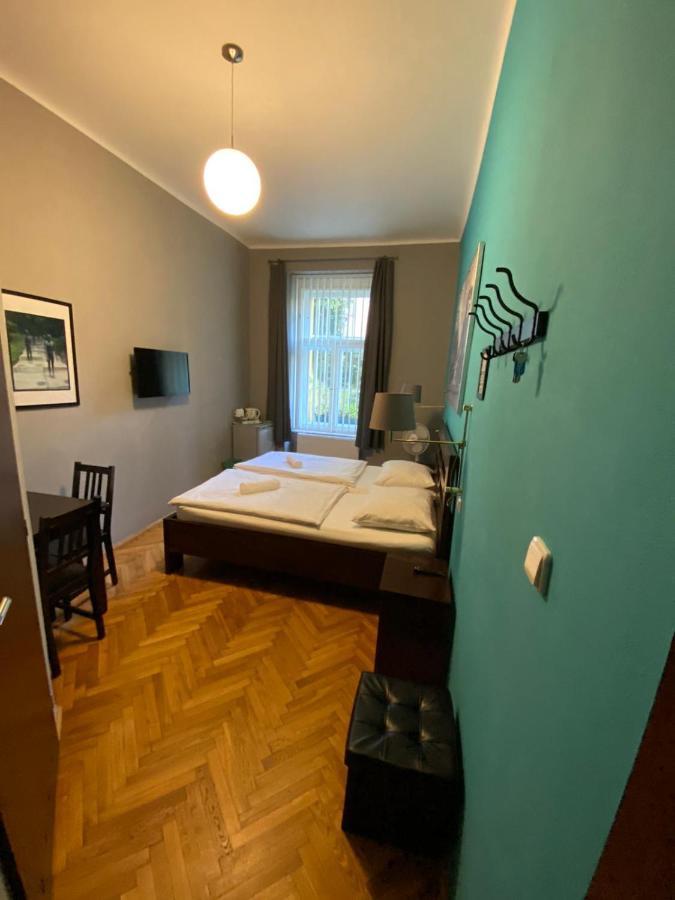 Central Station Studios 3*
