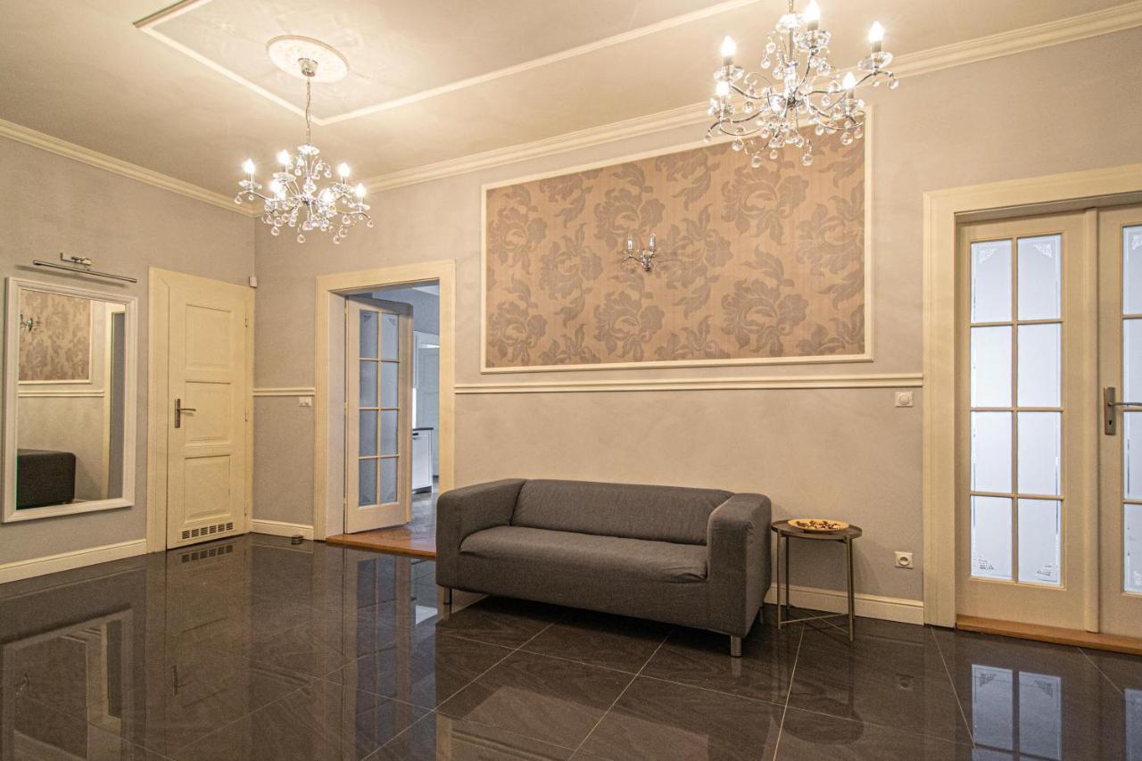Luxury 150m2 On Wencelas Square With Private Garage * Prague