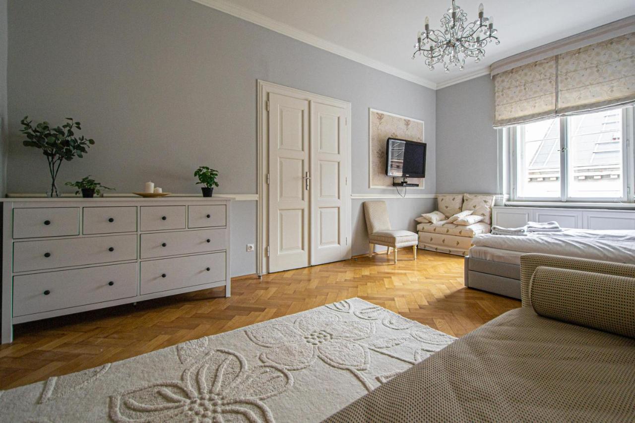 Luxury 150m2 On Wencelas Square With Private Garage Apartment Prague
