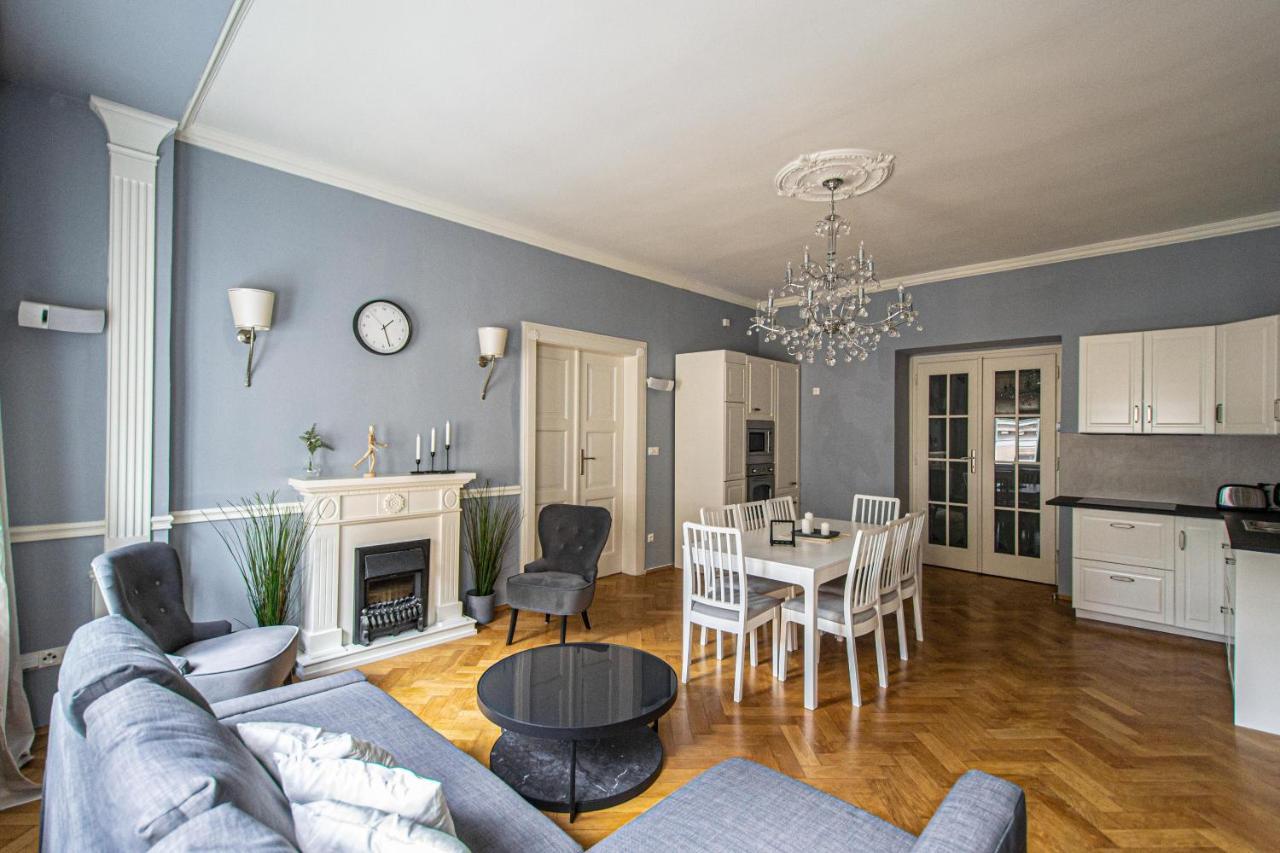 Apartment Luxury 150m2 On Wencelas Square With Private Garage
