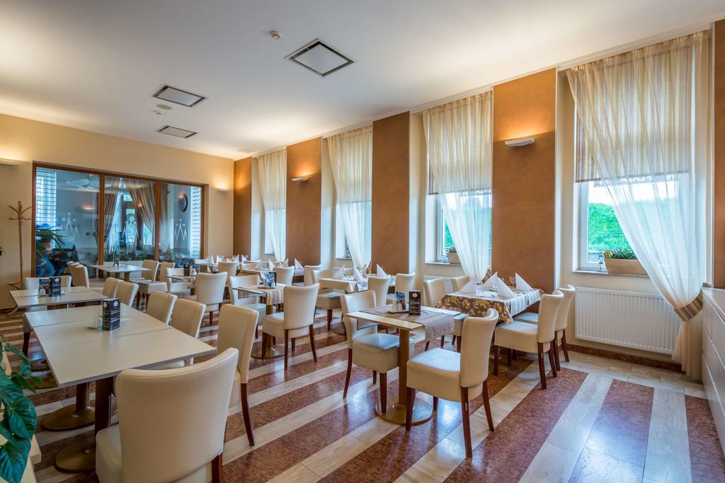 Centre Plaza Hotel