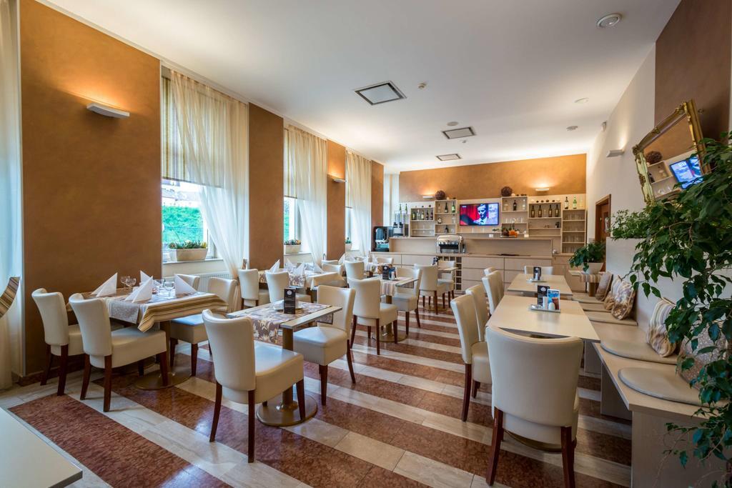 Hotel Centre Plaza 3*