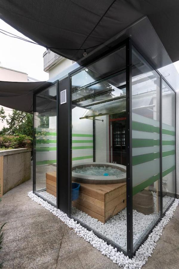 Miami Lovely Romantic Garden With Whirlpool Prague