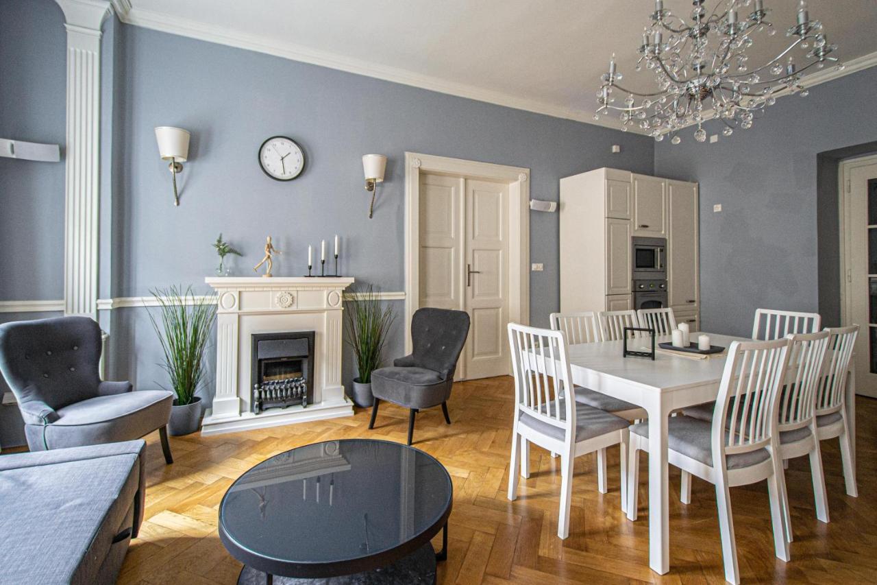 Luxury 150m2 On Wencelas Square With Private Garage * Prague