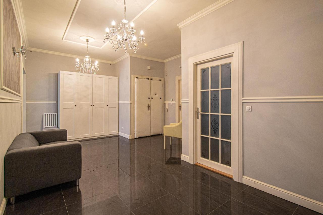 Luxury 150m2 On Wencelas Square With Private Garage * Prague