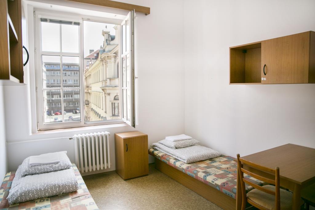 Hostel Dizzy Daisy *