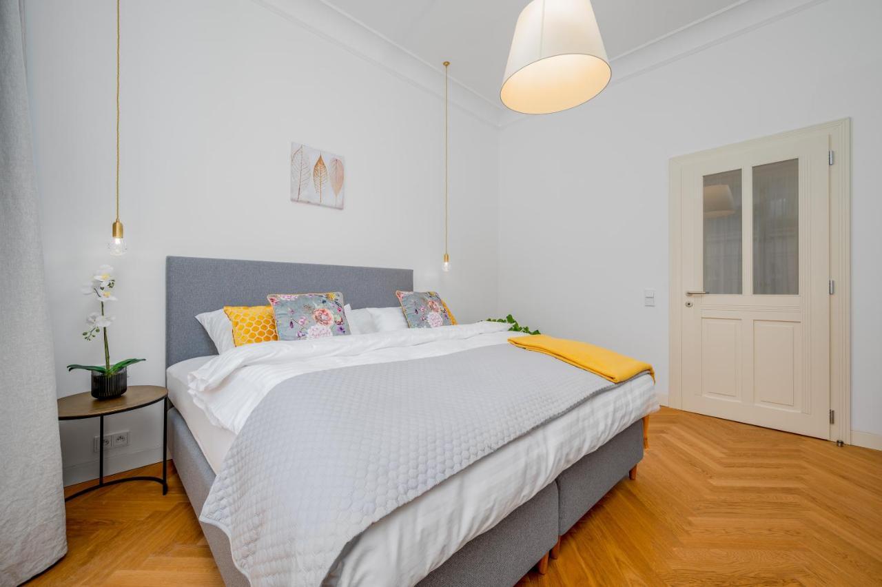 Days - Old Town - Spacious Apartamento Praga