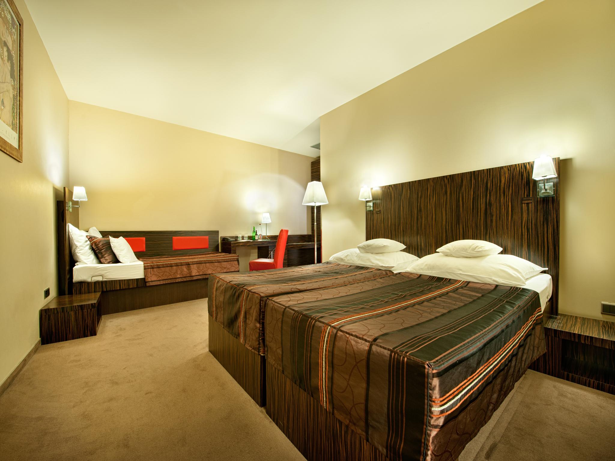 Hotel Ea Crystal Palace