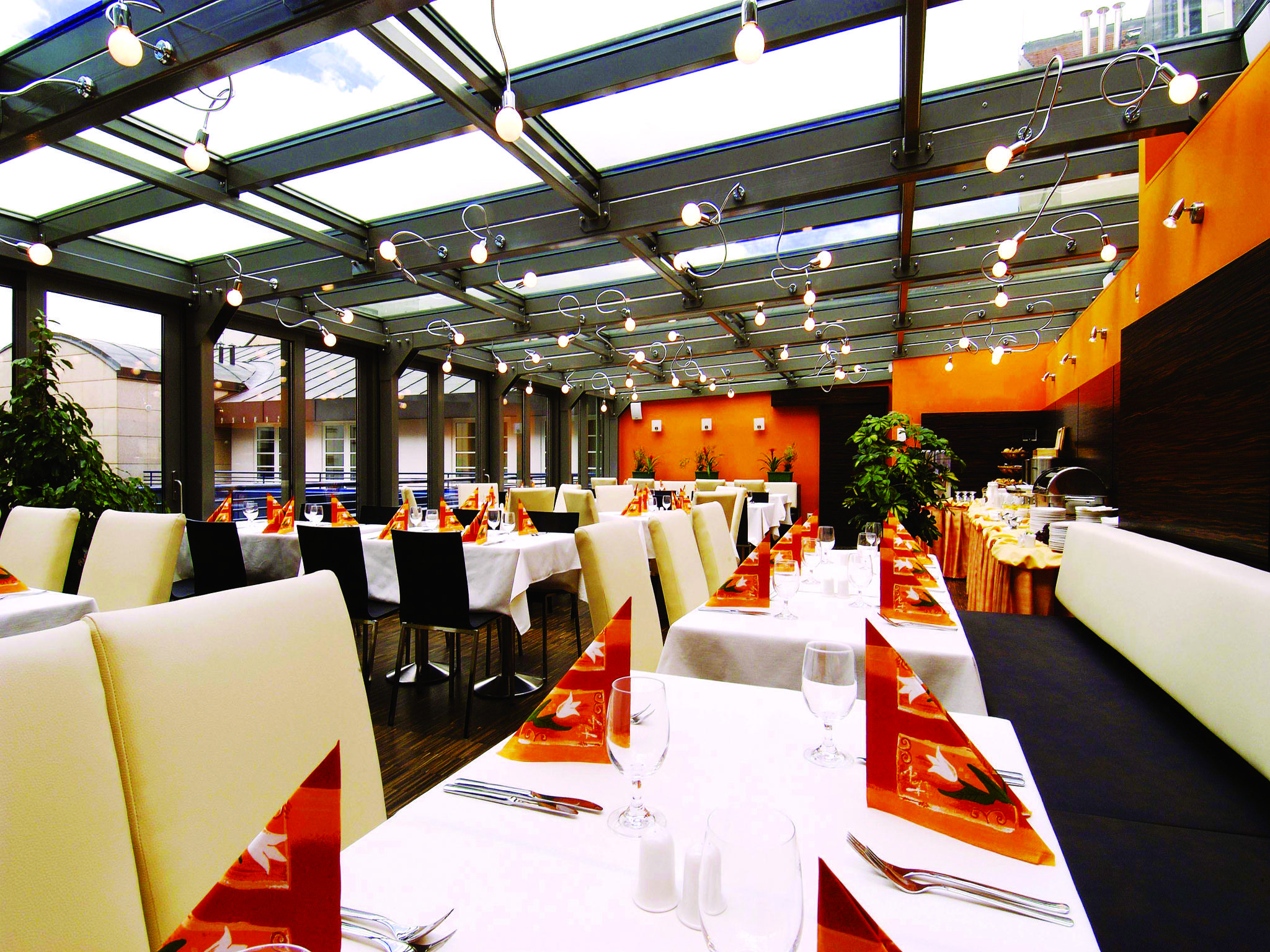 Ea Crystal Palace Hotel 4*