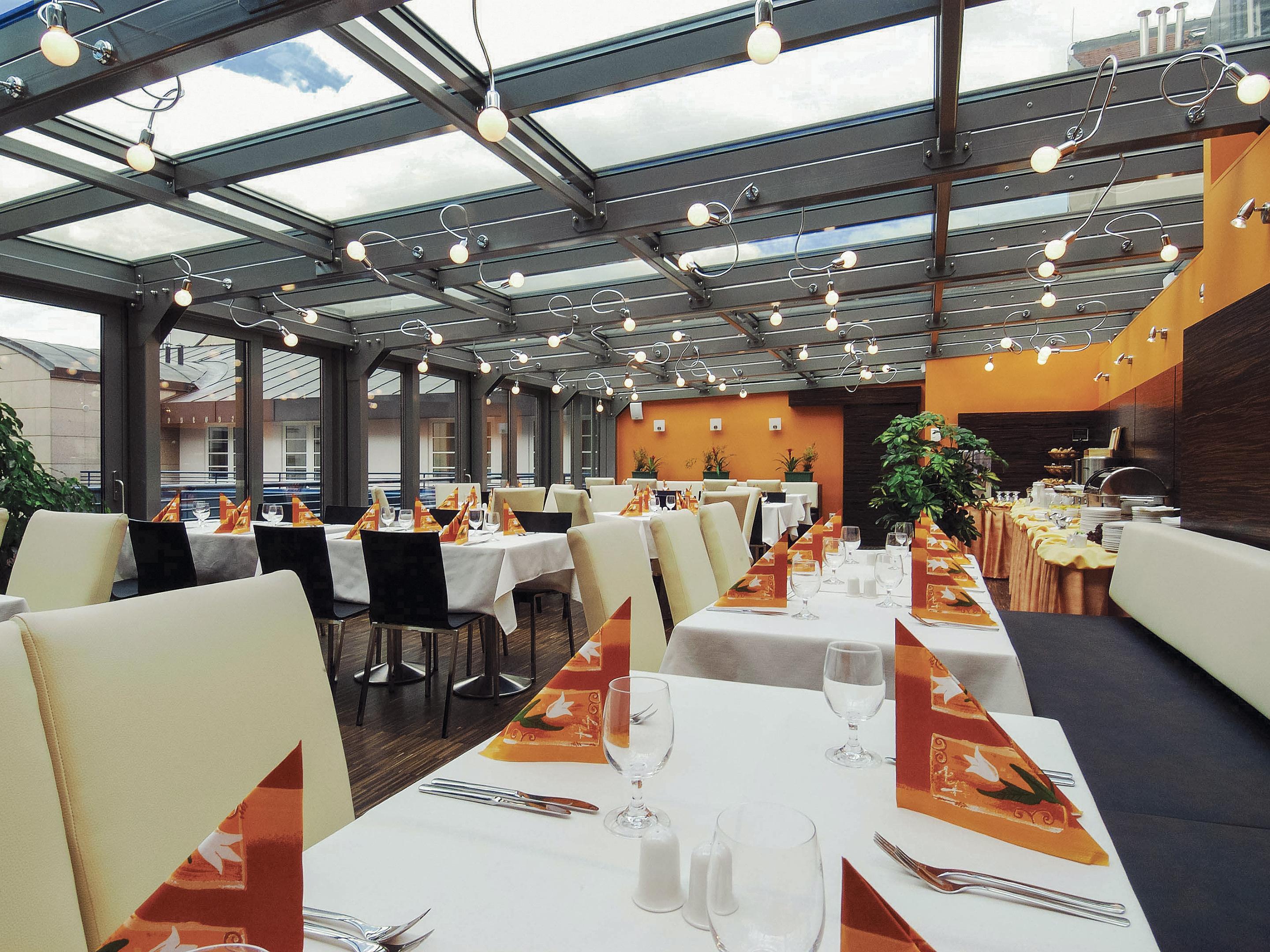 Ea Crystal Palace Hotel