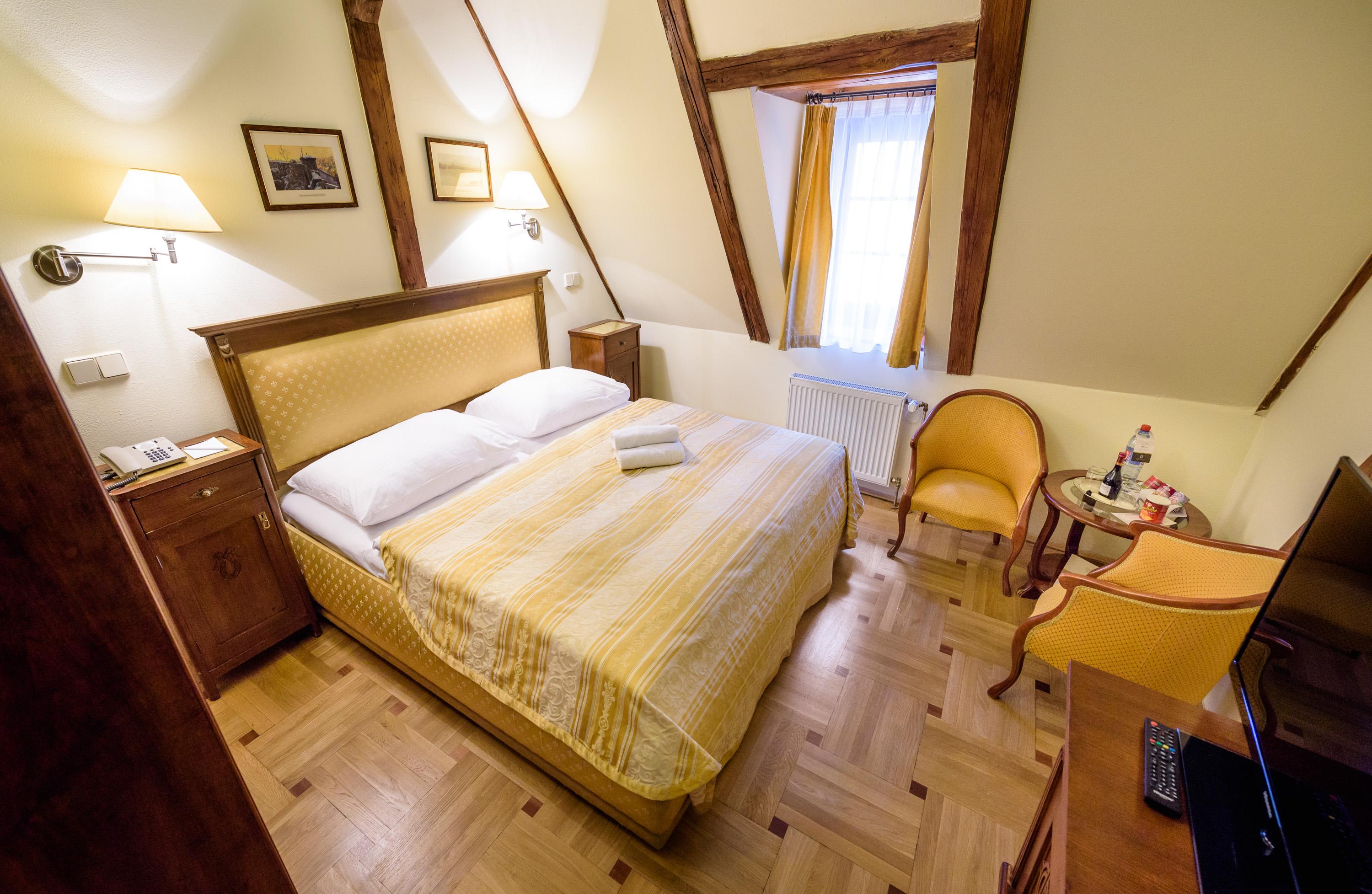 Elite Hotel 4*