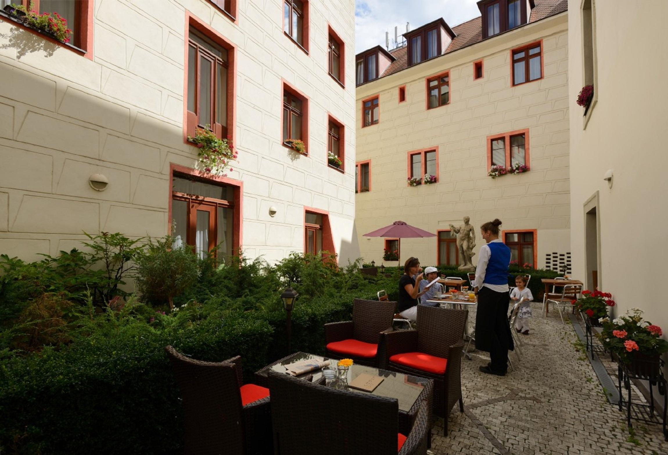 Elite Hotel 4*