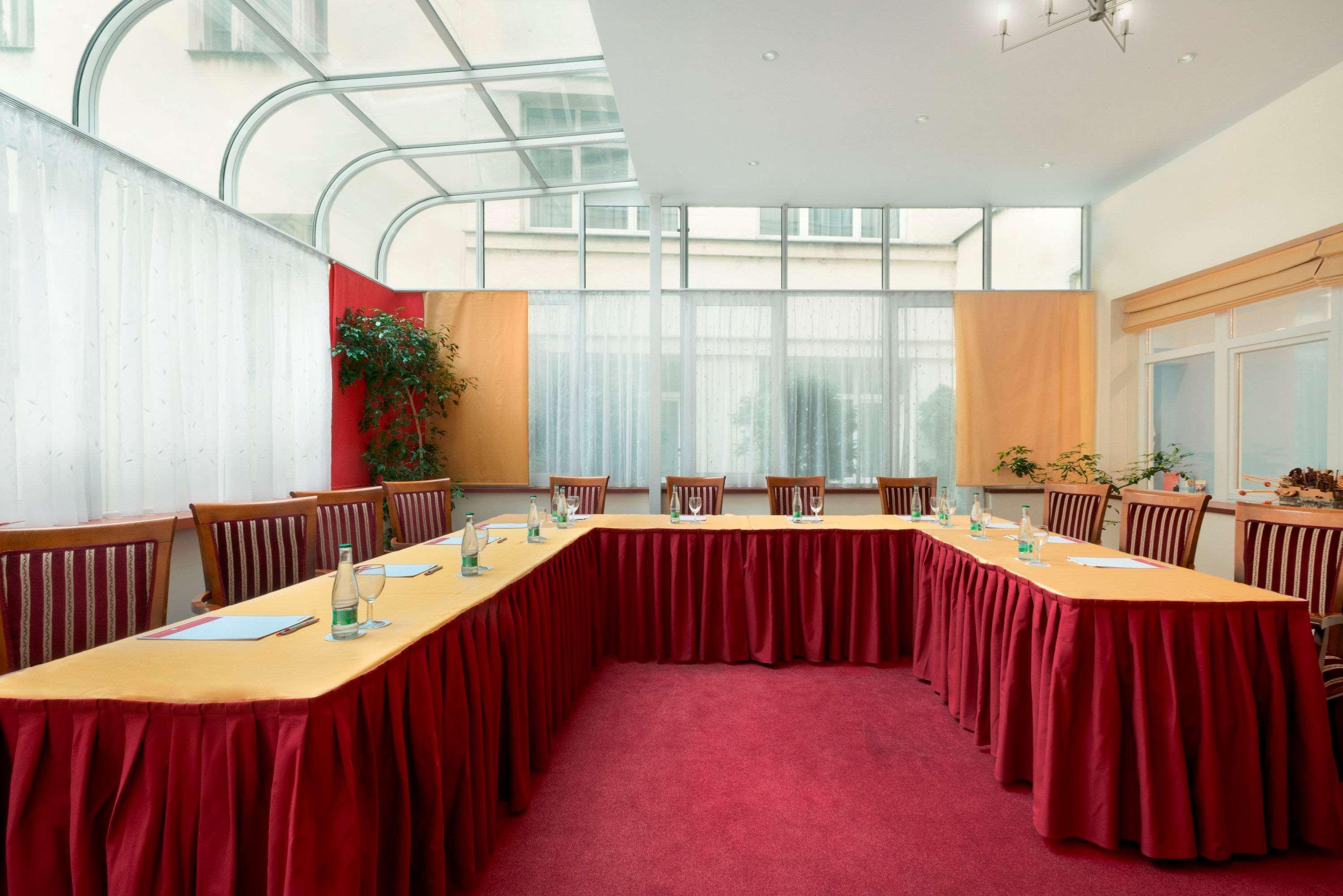 Hotel Ramada Centre 4*