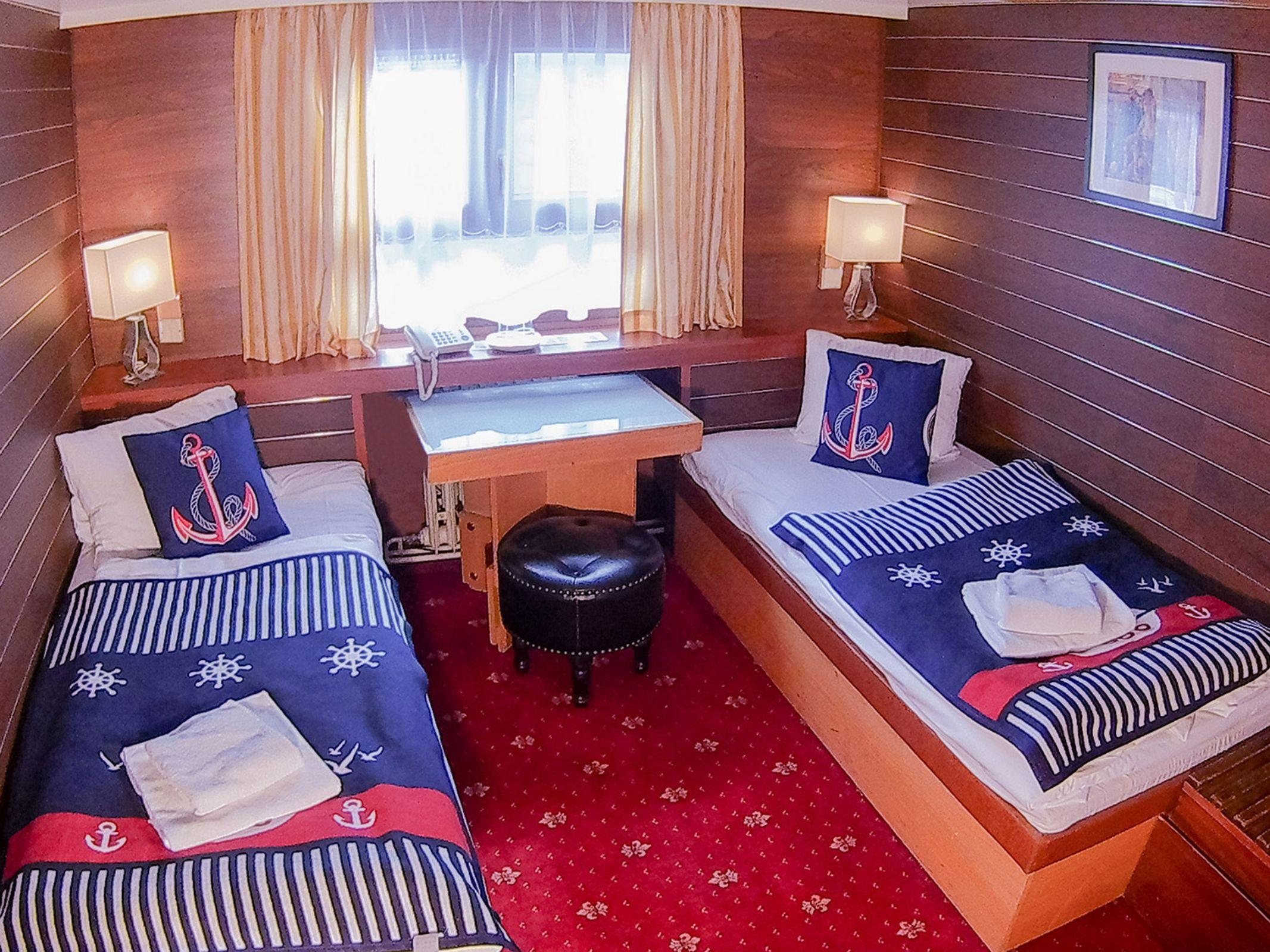 Albatros Botel 3*