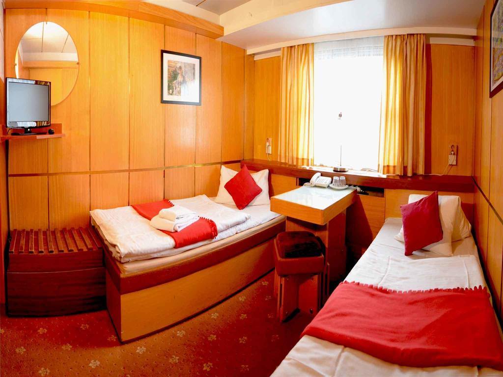 Albatros Botel 3*