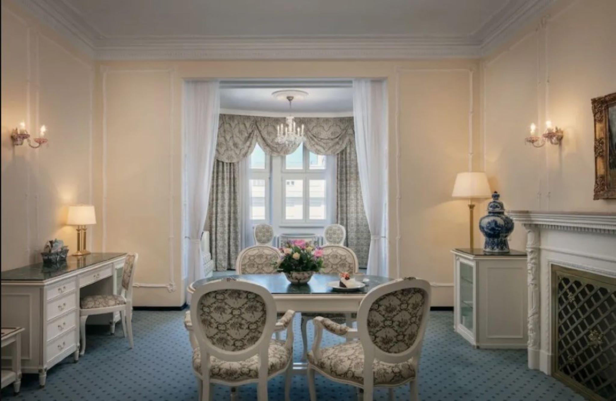 Otel Ambassador Zlata Husa 5*