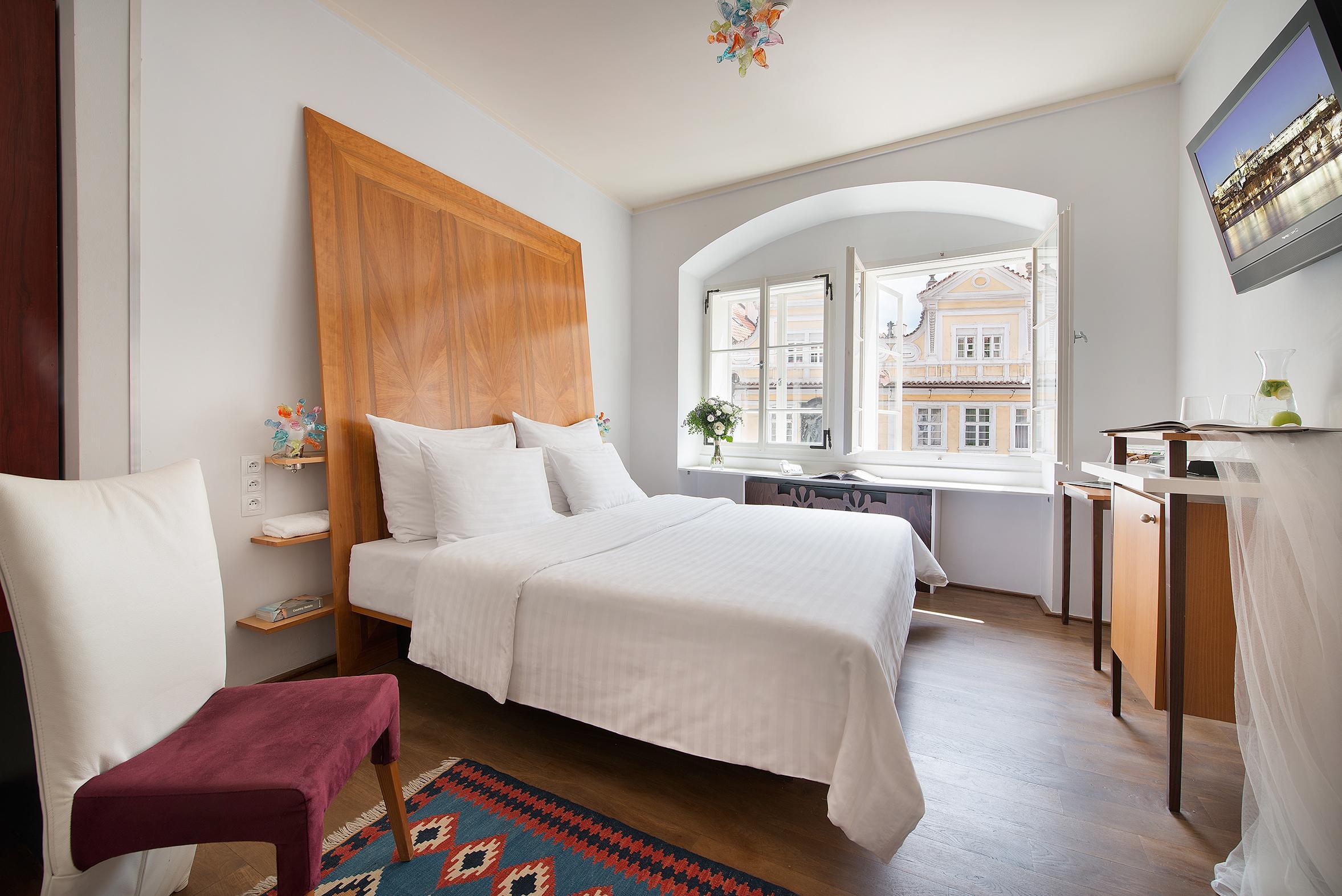 Hotel Design Neruda 4*