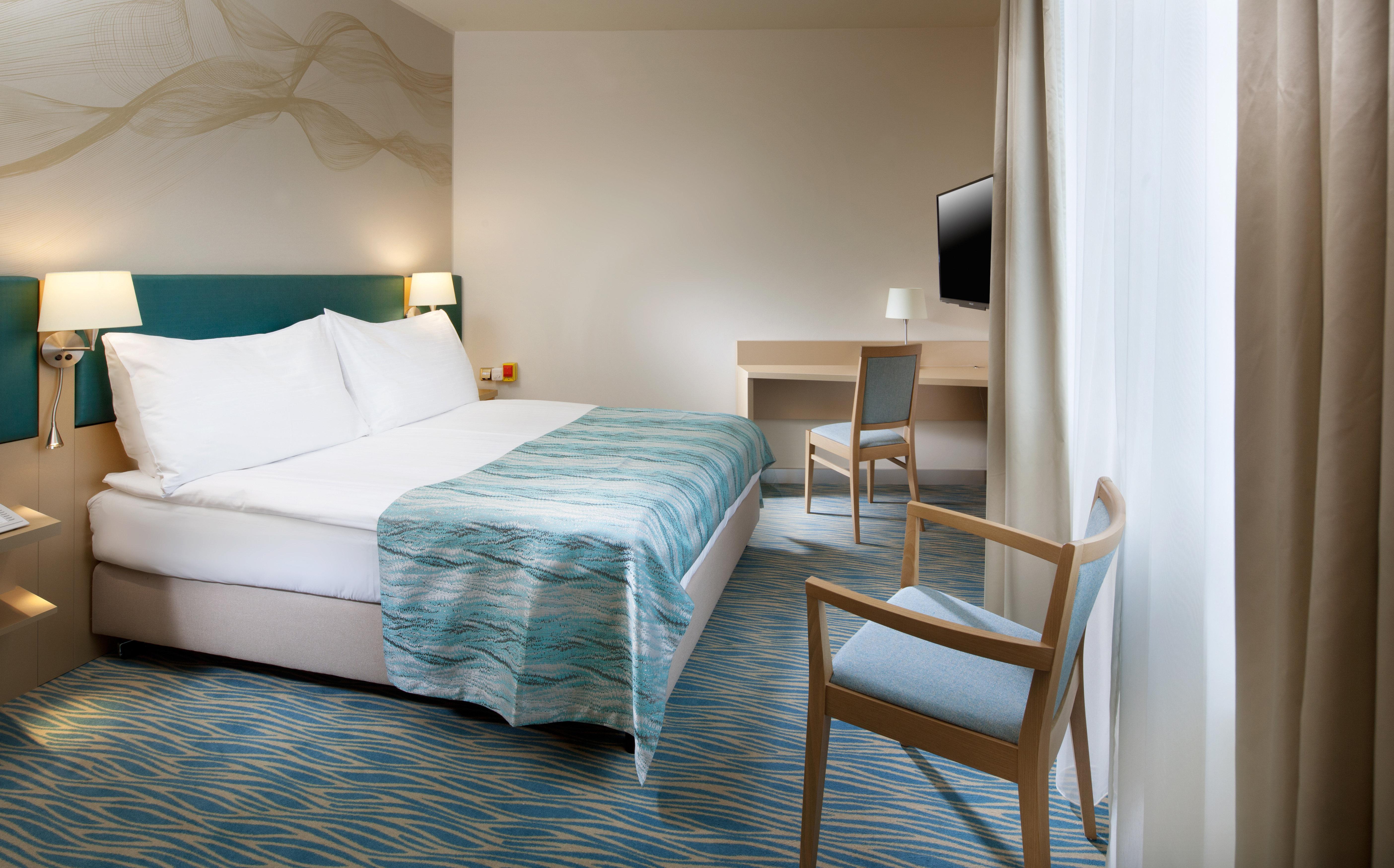 Hotel By Ihg 4*
