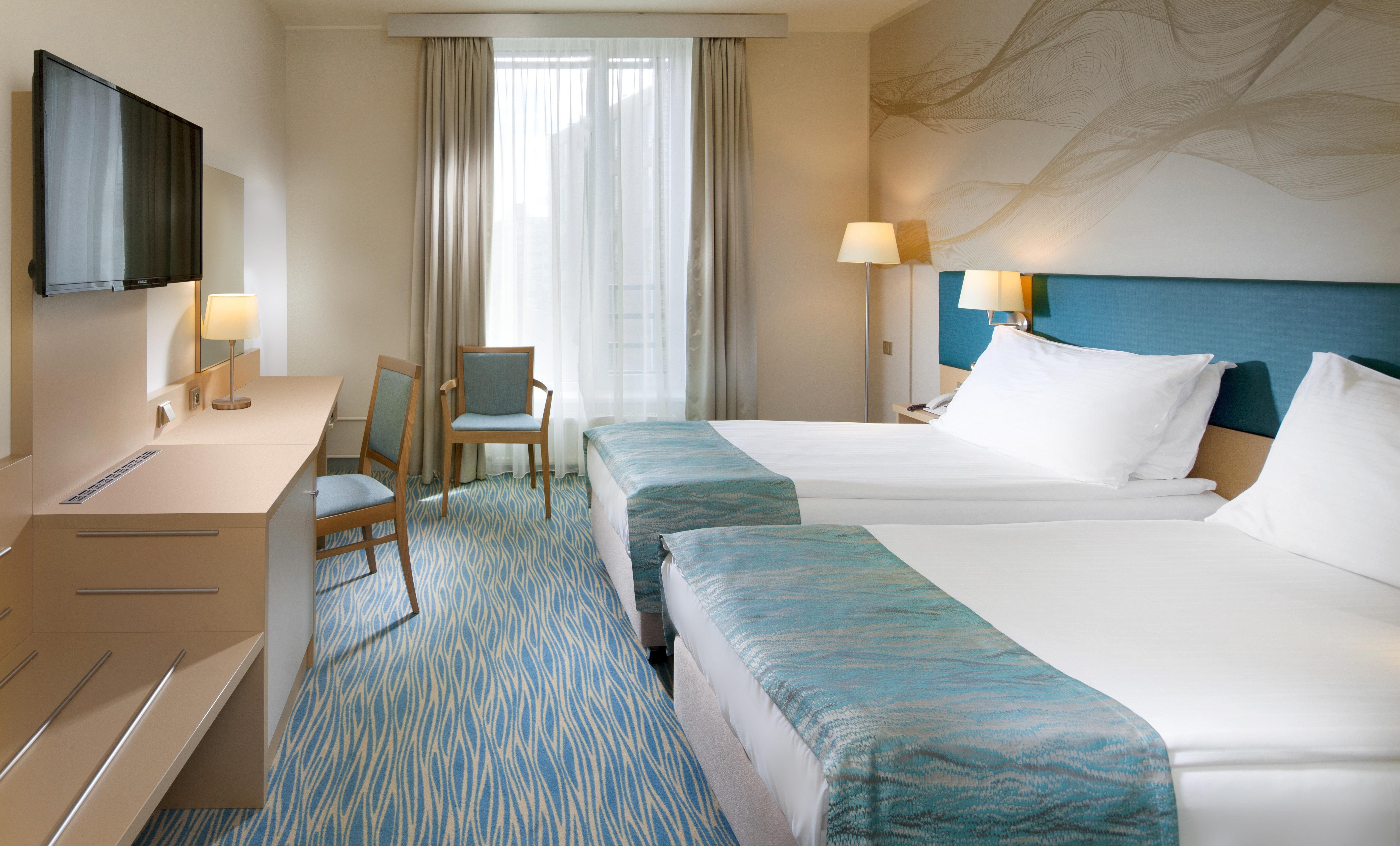 By Ihg