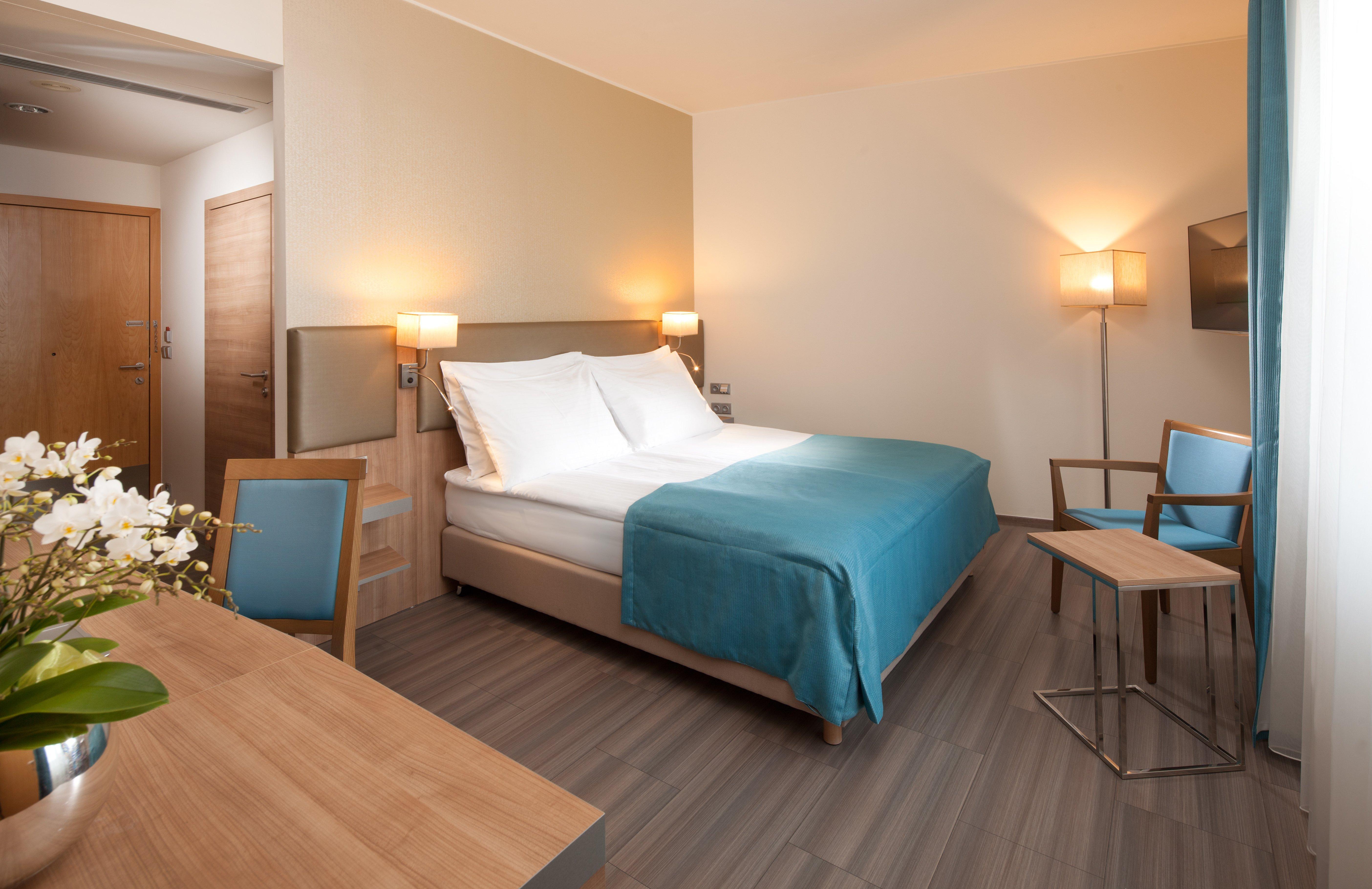 By Ihg