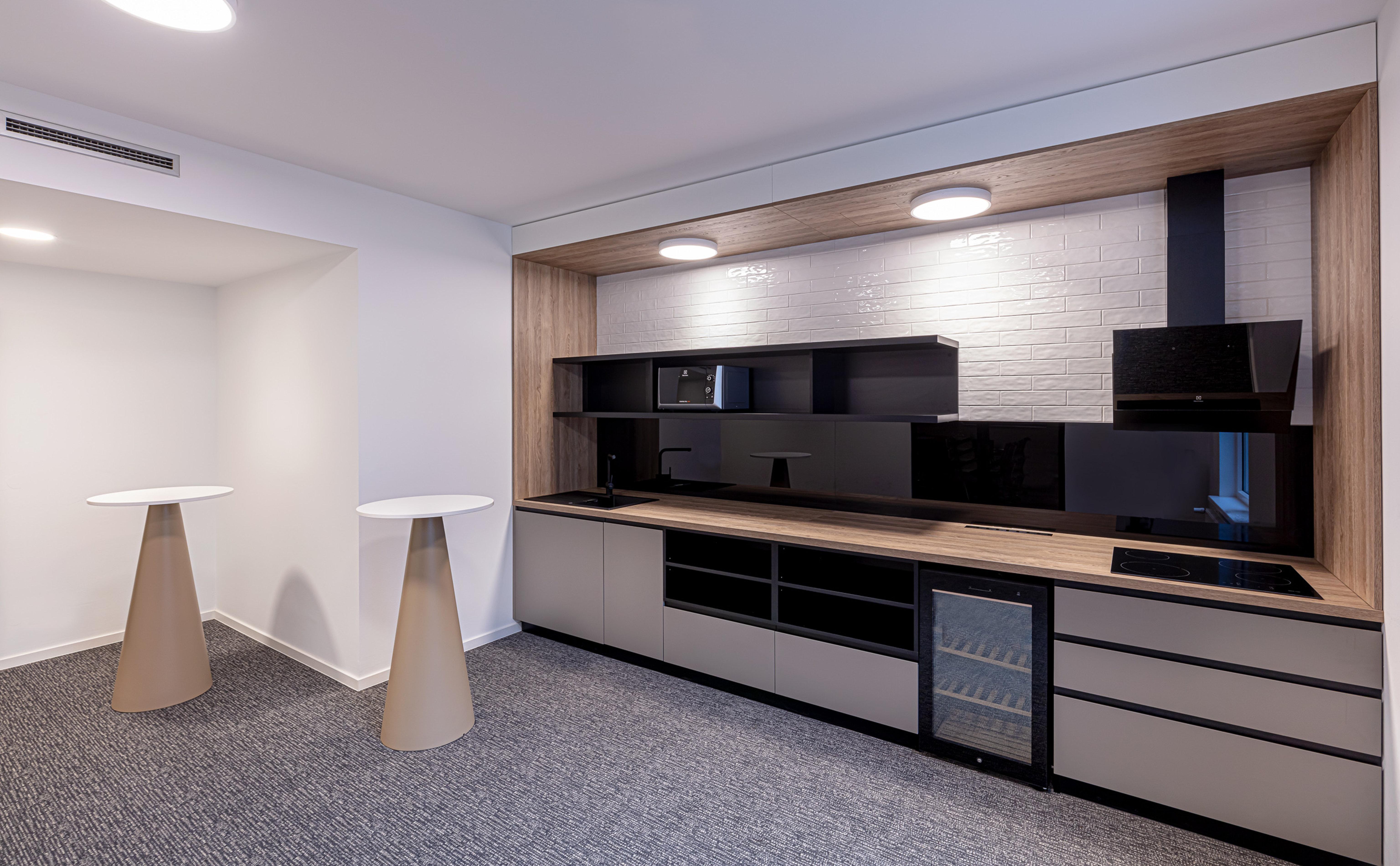 Hotel By Ihg