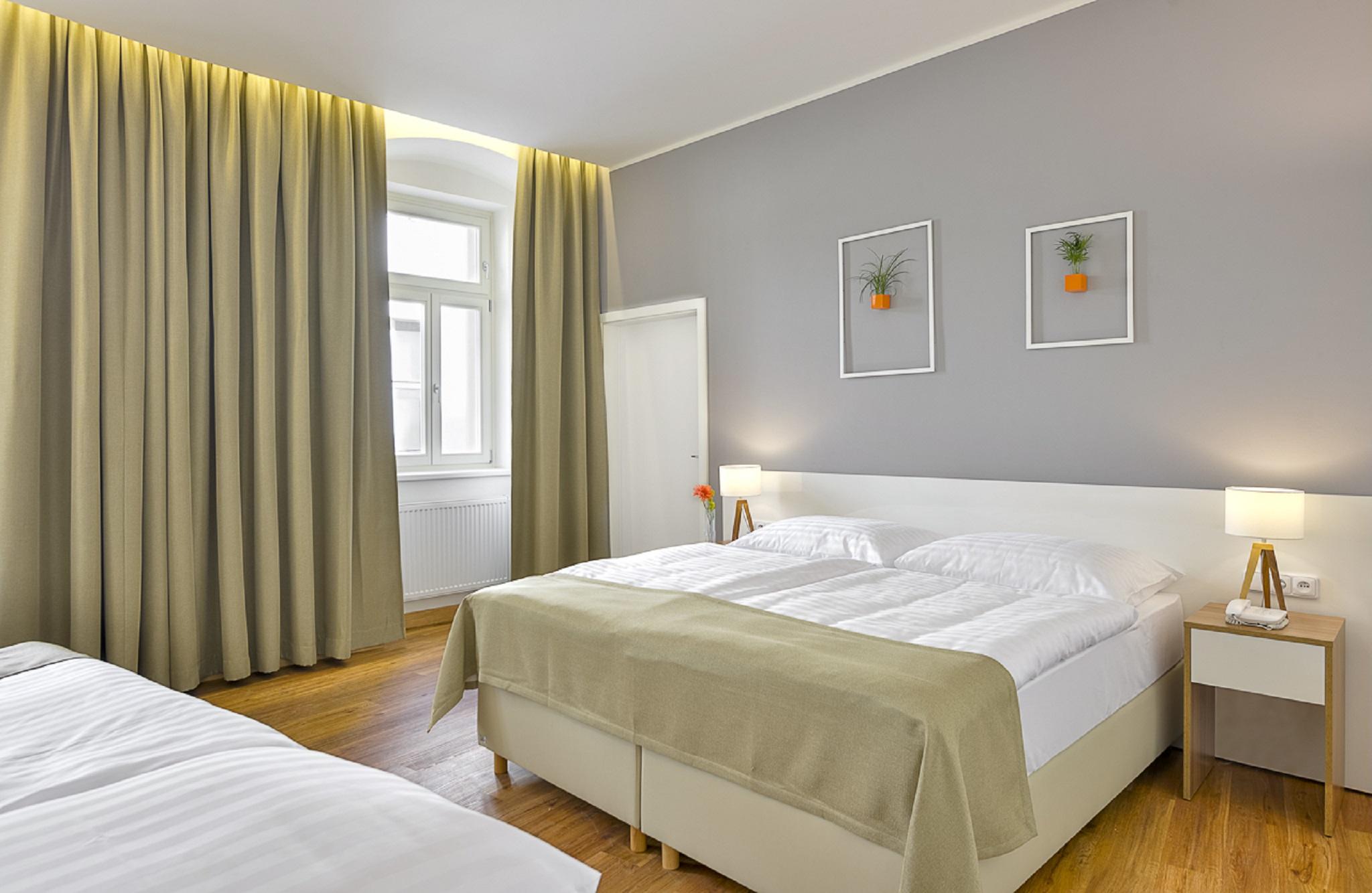Garden Court 4*