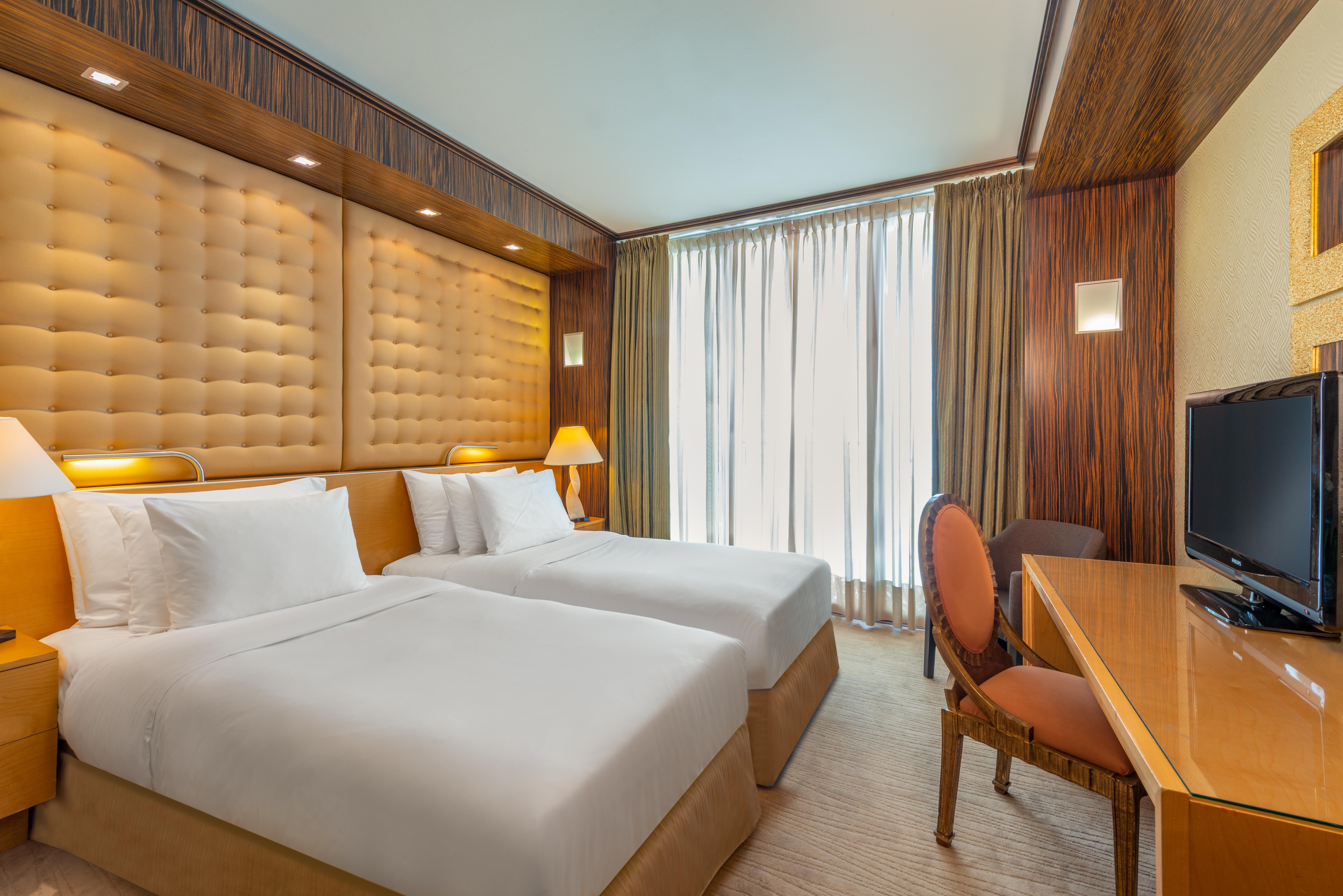 Hotel Nh Collection Carlo Iv 5*