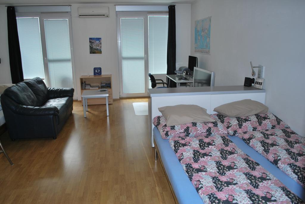 Apartment Chotesovska With Parking Place Prague