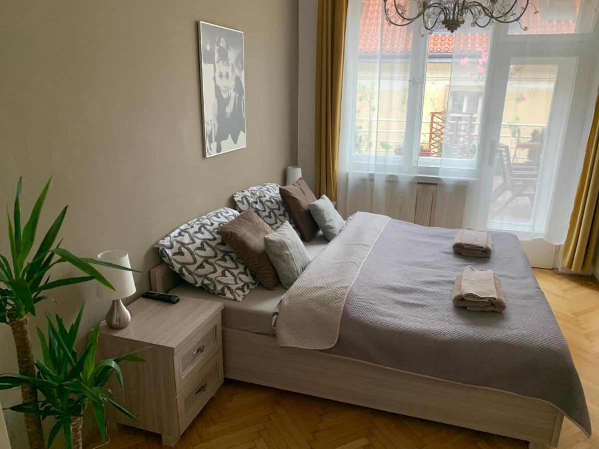 Apartment Anenska By Charles Bridge 2 Prague