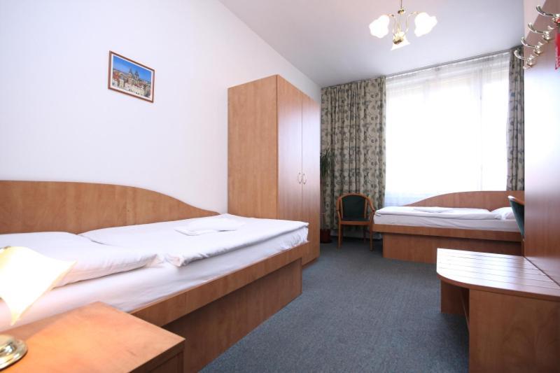 Legie Otel 3*