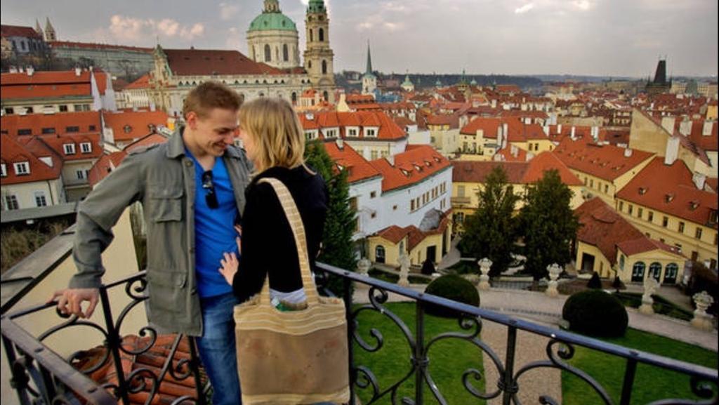 Sedlcanska - Will Save Money Here - Equipped With Antique Furniture Prague