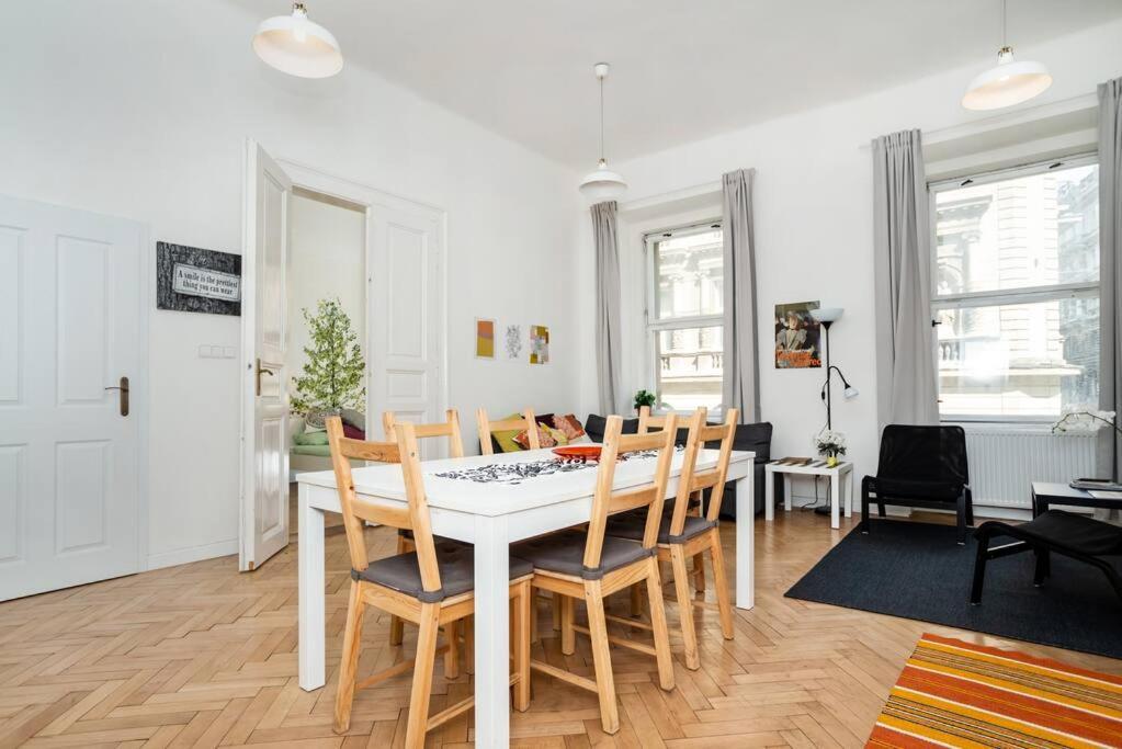 Bright, Spacious In The Historic Centre Prague