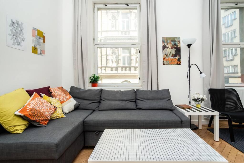 Bright, Spacious In The Historic Centre * Prague