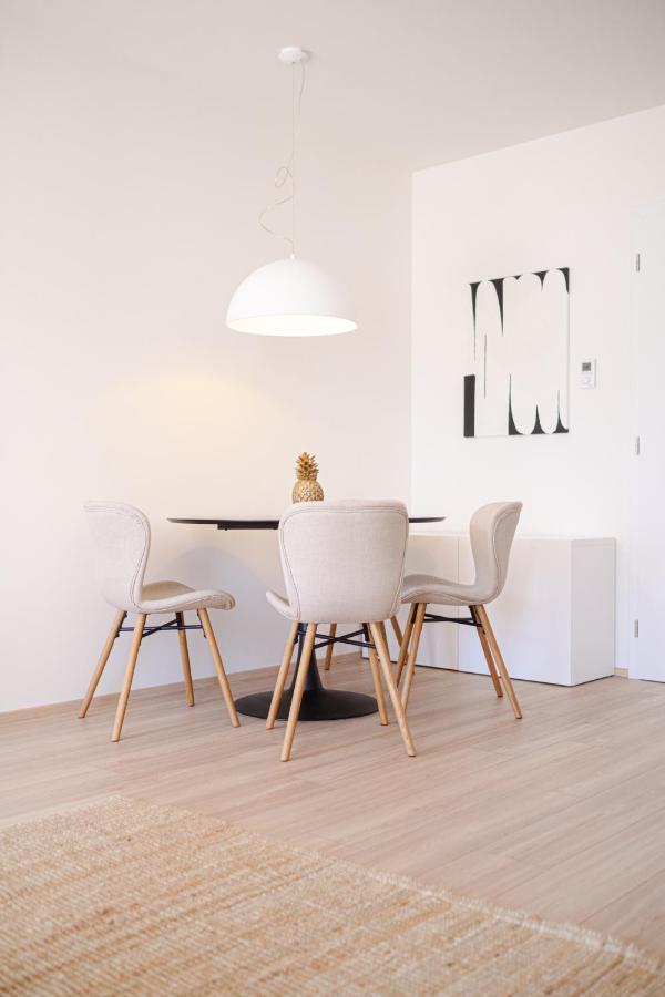 Newly Built In Vibrant Neighbourhood Apartamento *