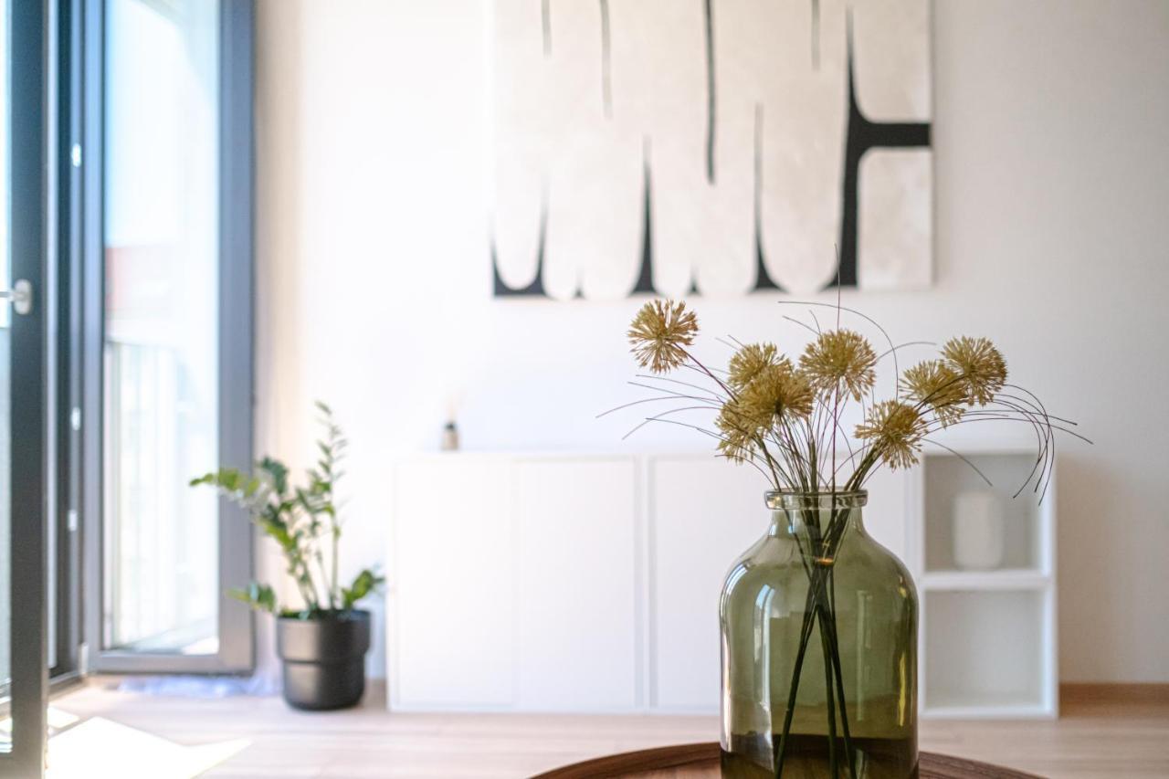 Newly Built In Vibrant Neighbourhood * Praga