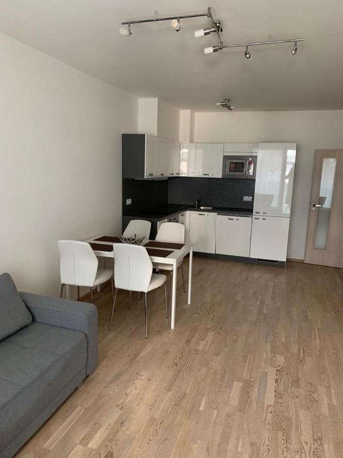 Apartment Garden Tower - 8 Min Do Centra, Garaz