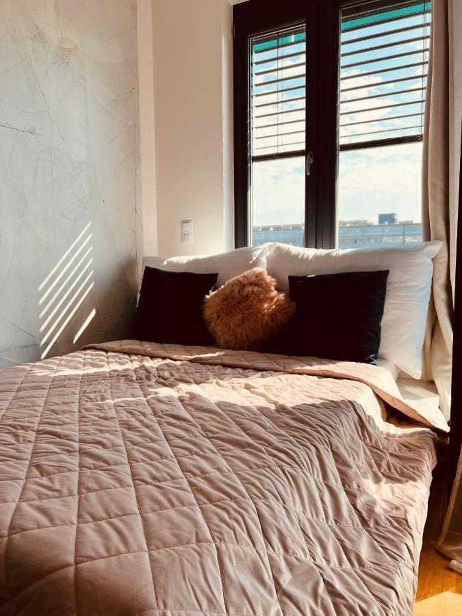 Daire White Pearl With Parking In Holesovice Prag