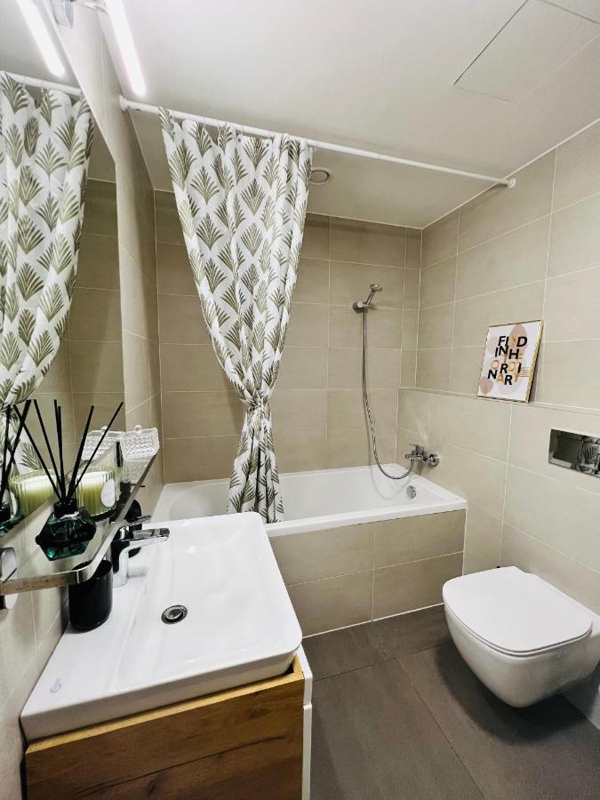Daire White Pearl With Parking In Holesovice