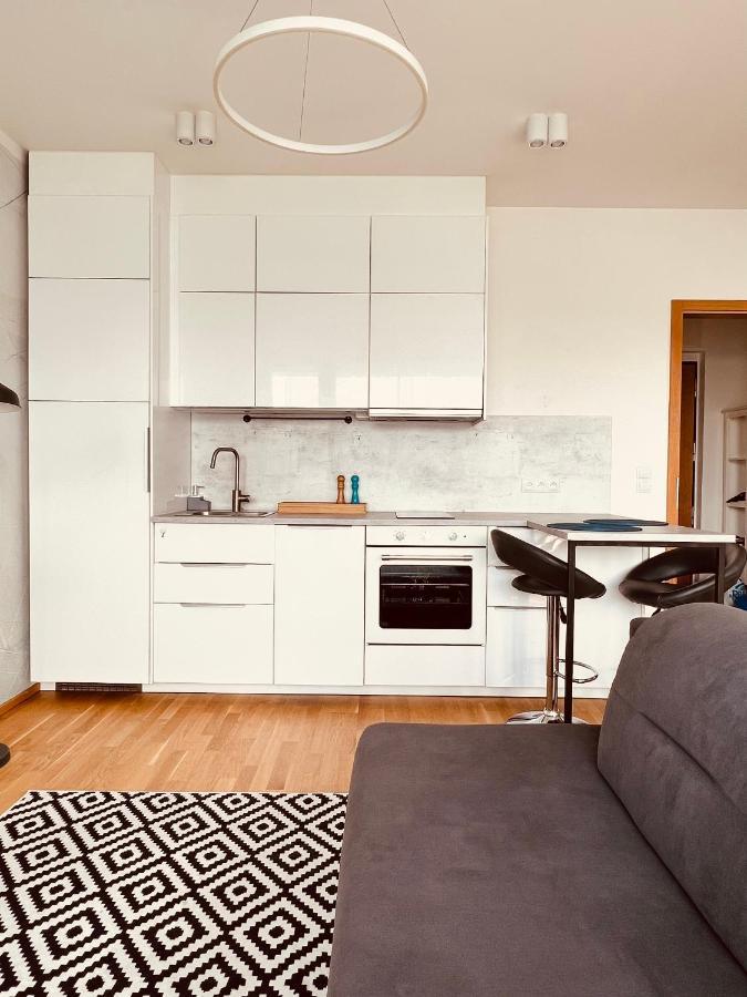 Daire White Pearl With Parking In Holesovice Prag