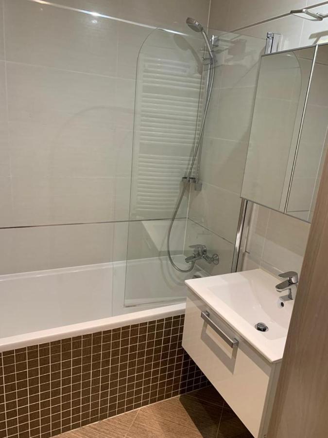 Garden Tower - 8 Min Do Centra, Garaz Appartement Prague