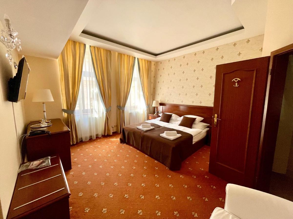 Hotel Fleur De Lis 4*