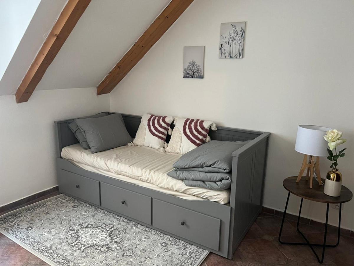 Old Town Square Apartment *