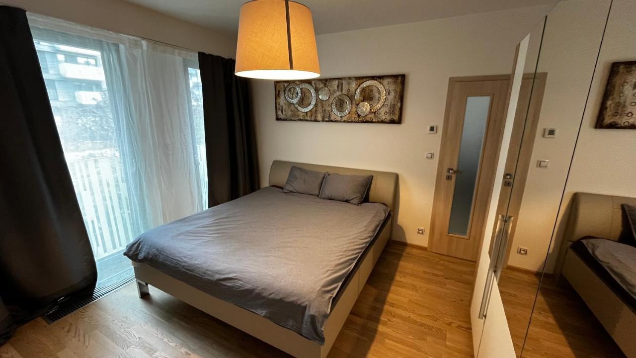 Appartement Garden Tower - 8 Min Do Centra, Garaz
