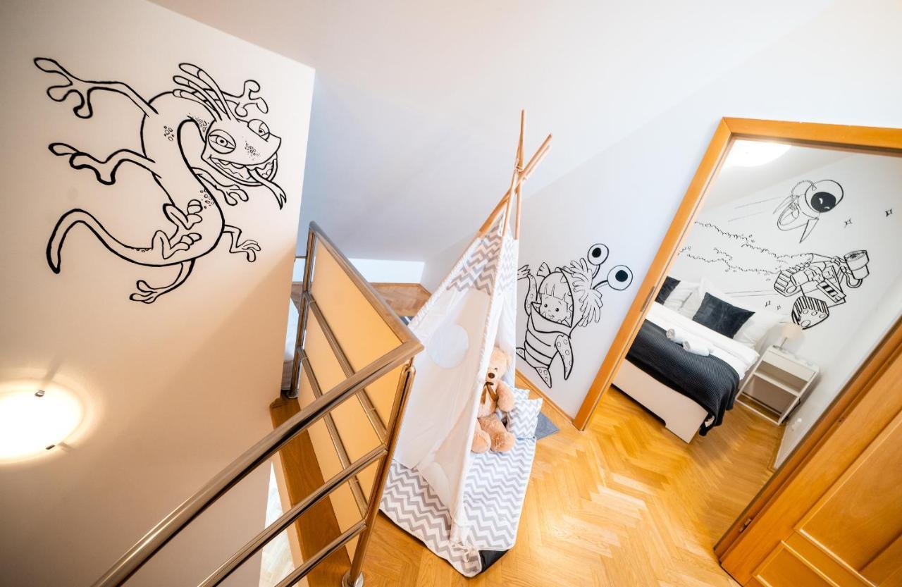 Apartment Klimentska Cartoon