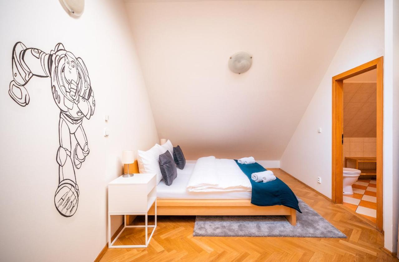 Apartment Klimentska Cartoon *