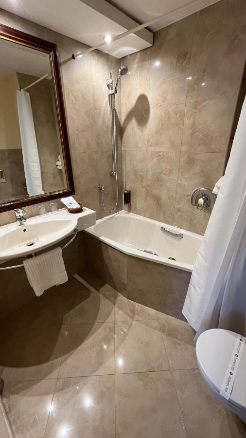 Hotel Fleur De Lis 4*